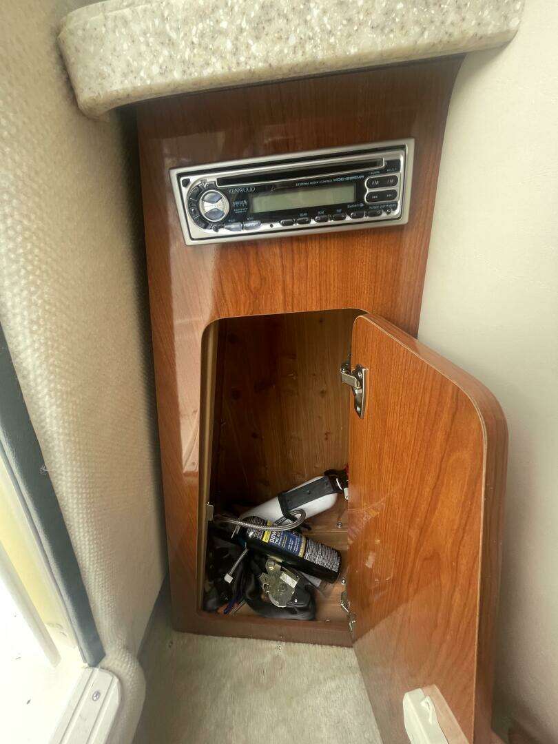 2005 Regal 2465 - Image 17