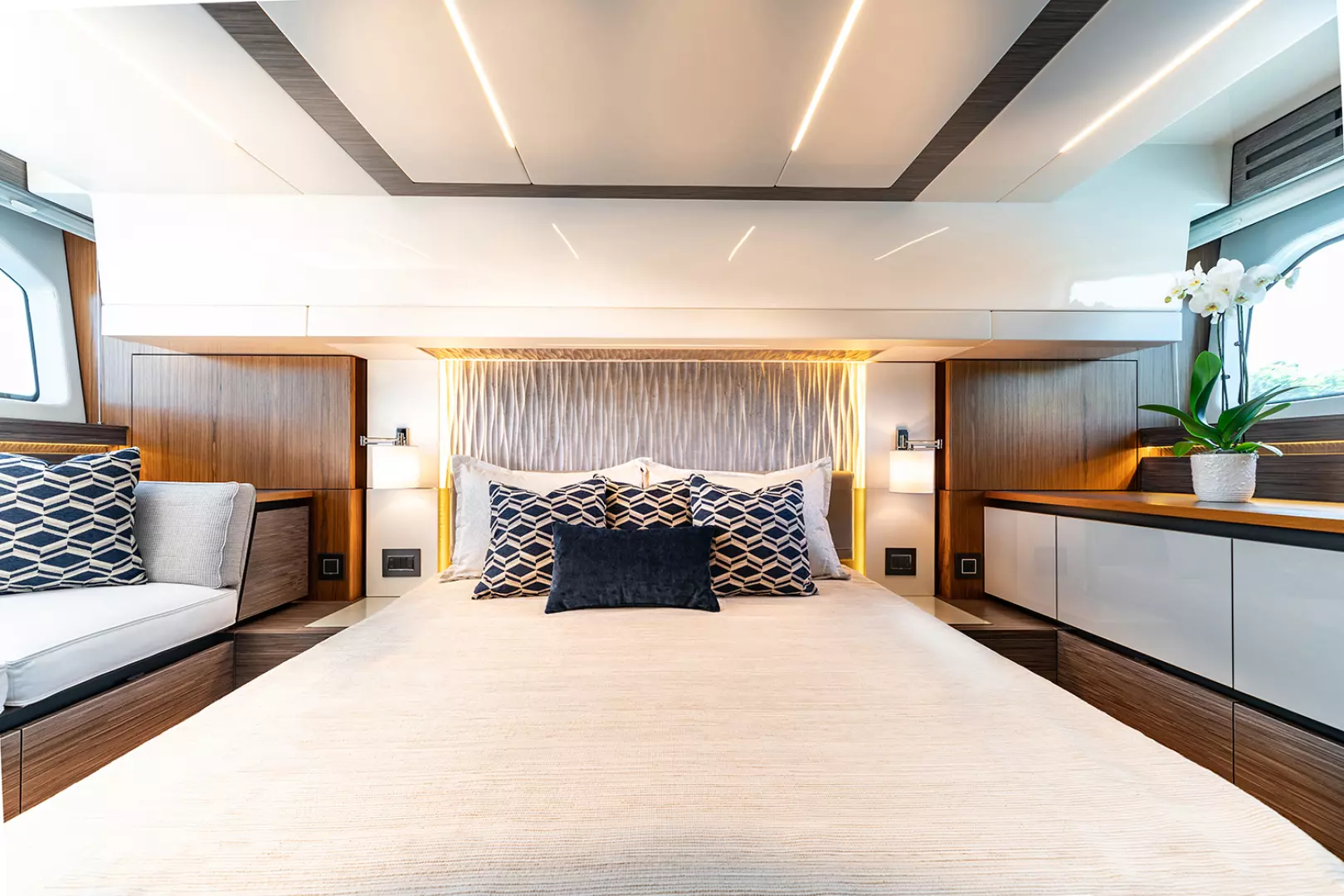 2021 Tiara Yachts C49 - Image 15