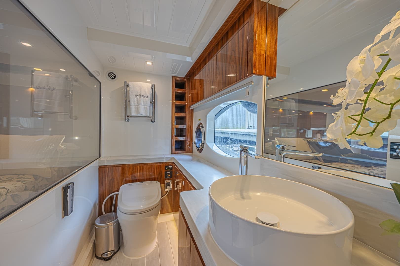2021 Riviera 6000 Motor Yacht - Image 22