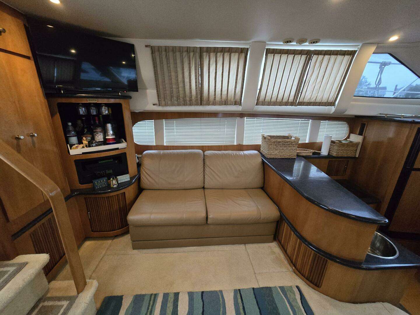 2002 Carver 444 Cockpit Motor Yacht - Image 26