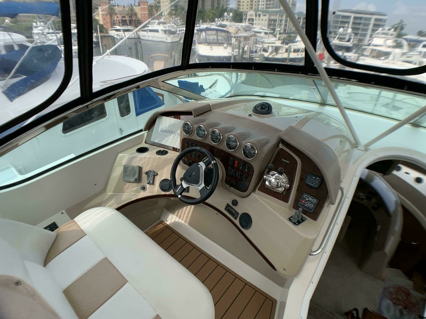 2006 Carver 56 Voyager - Image 5