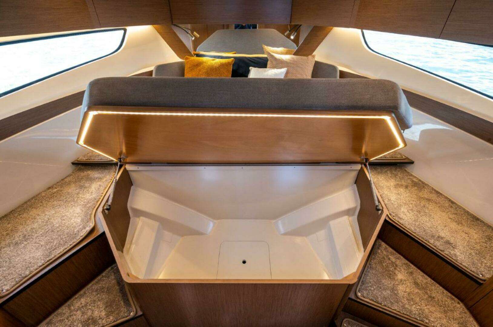 2026 Beneteau Antares 11 - Image 13