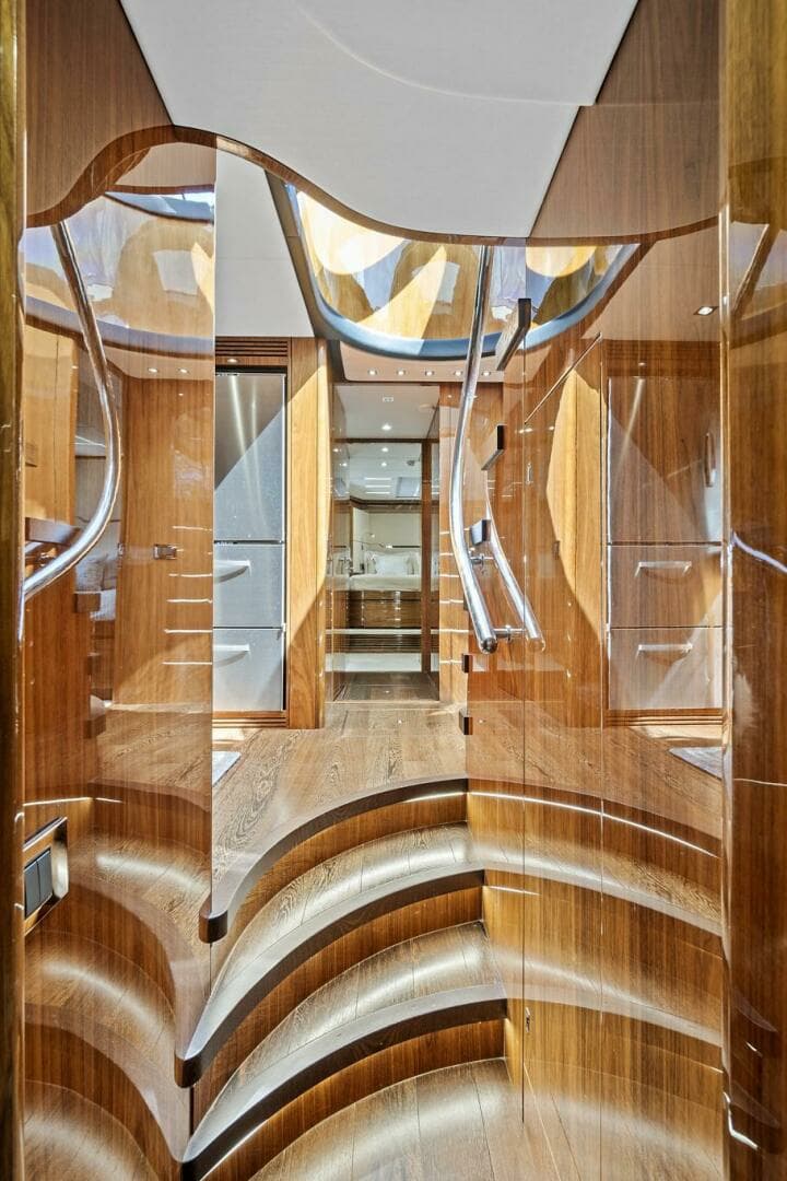 2017 Sunseeker 68 Sport Yacht - Image 41