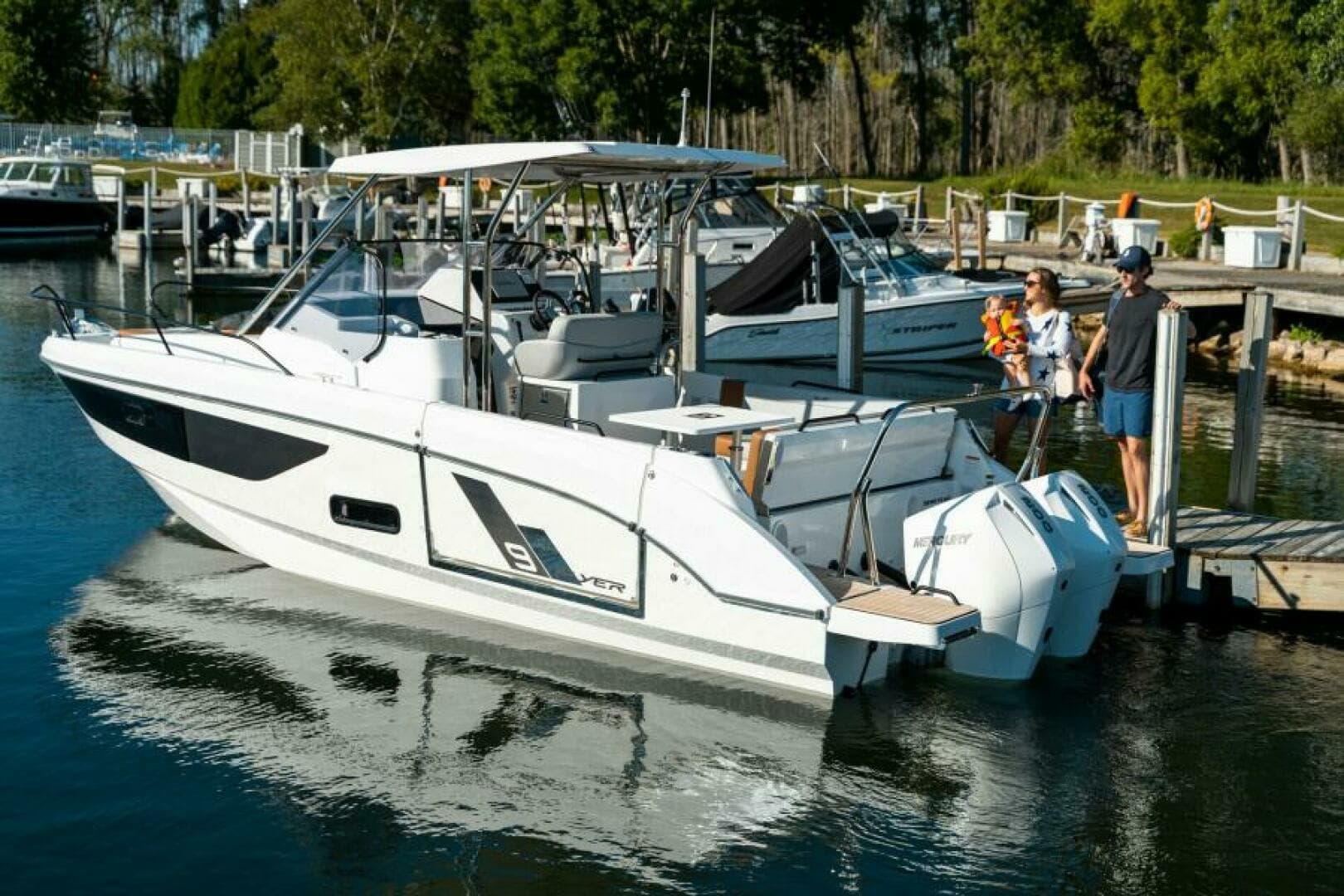 2025 Beneteau Flyer 9 Sundeck - Image 3