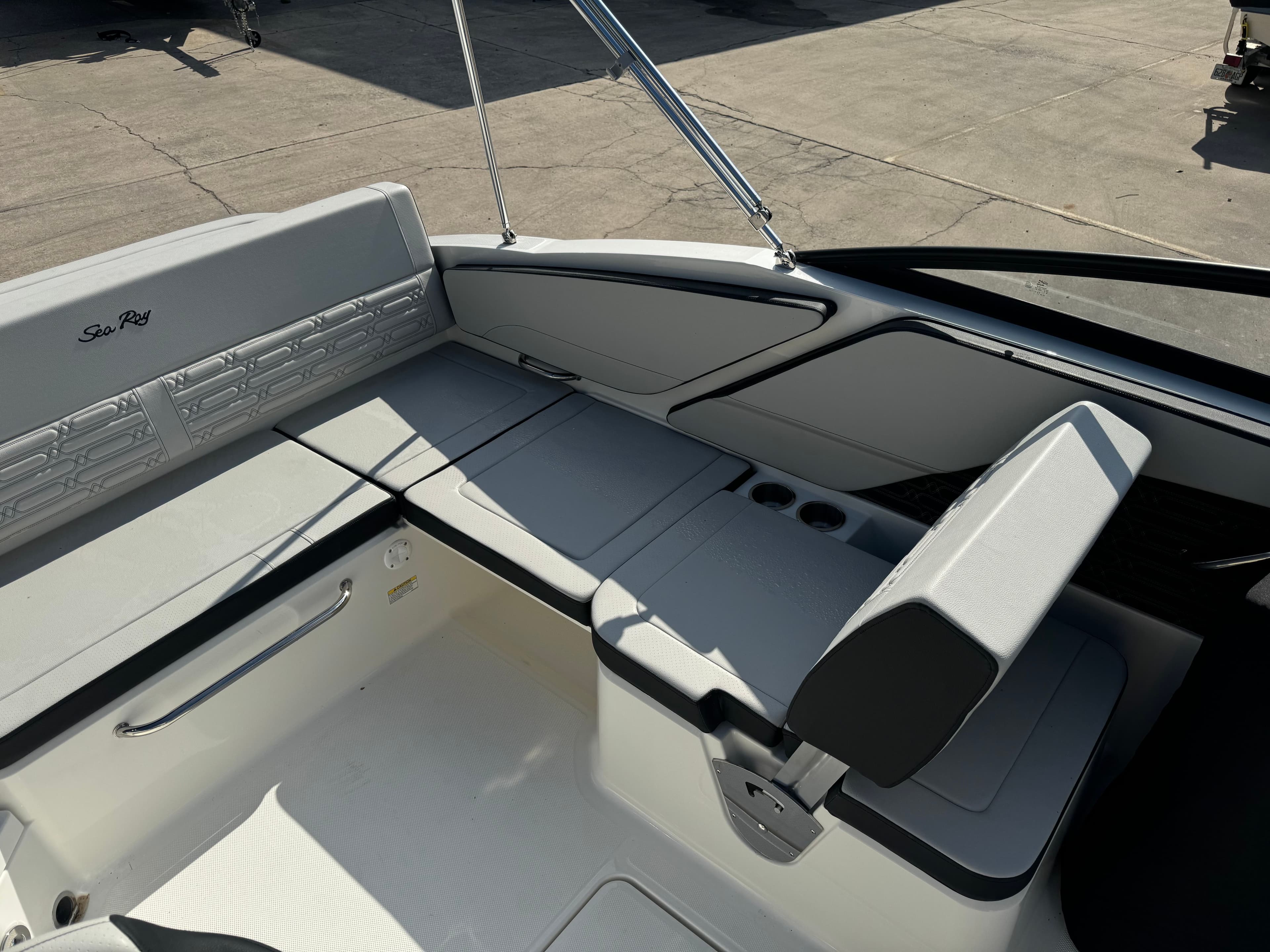 2026 Sea Ray SPX 210 Outboard - 10