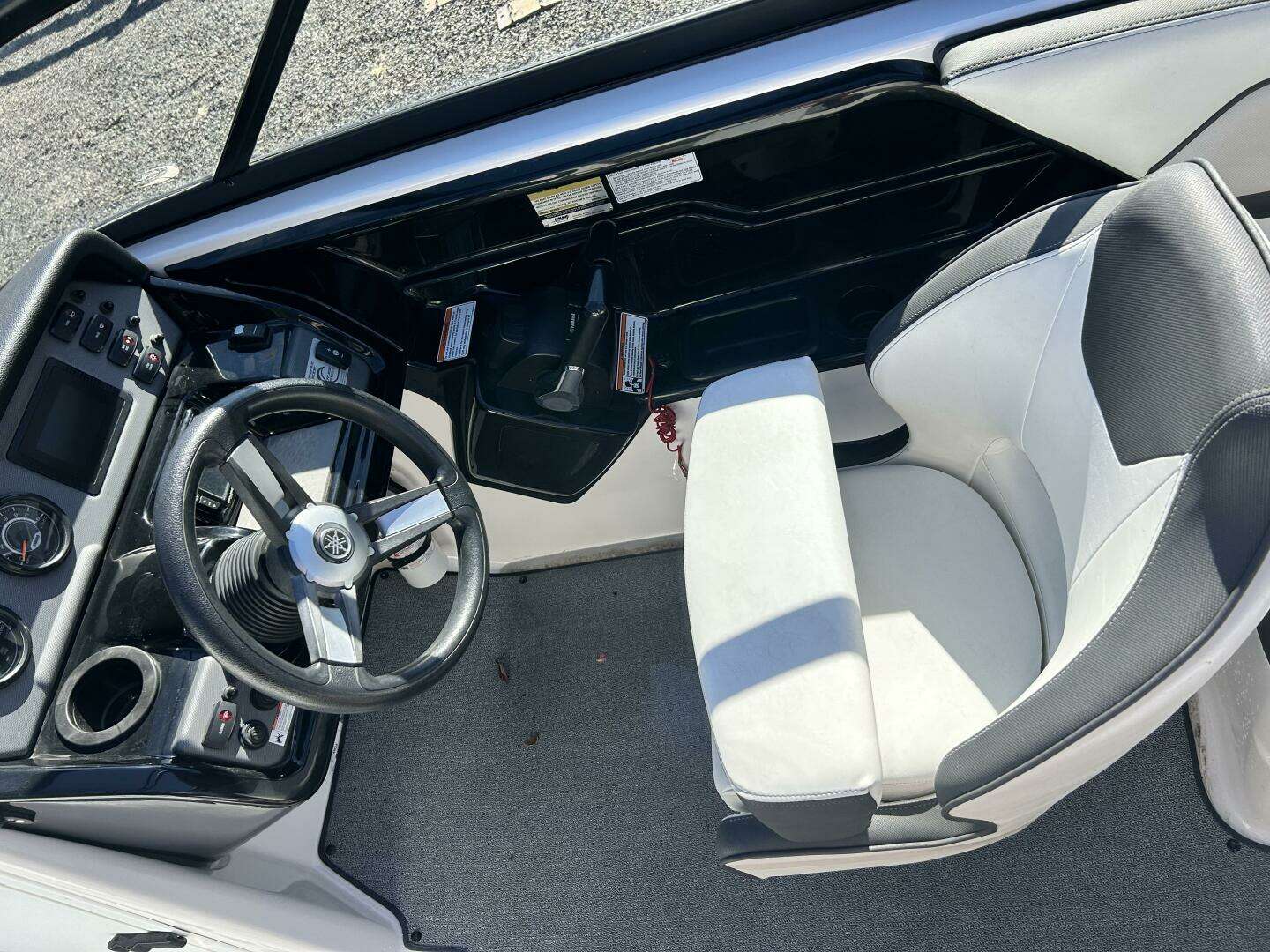 2019 Yamaha Boats AR210 - Image 8
