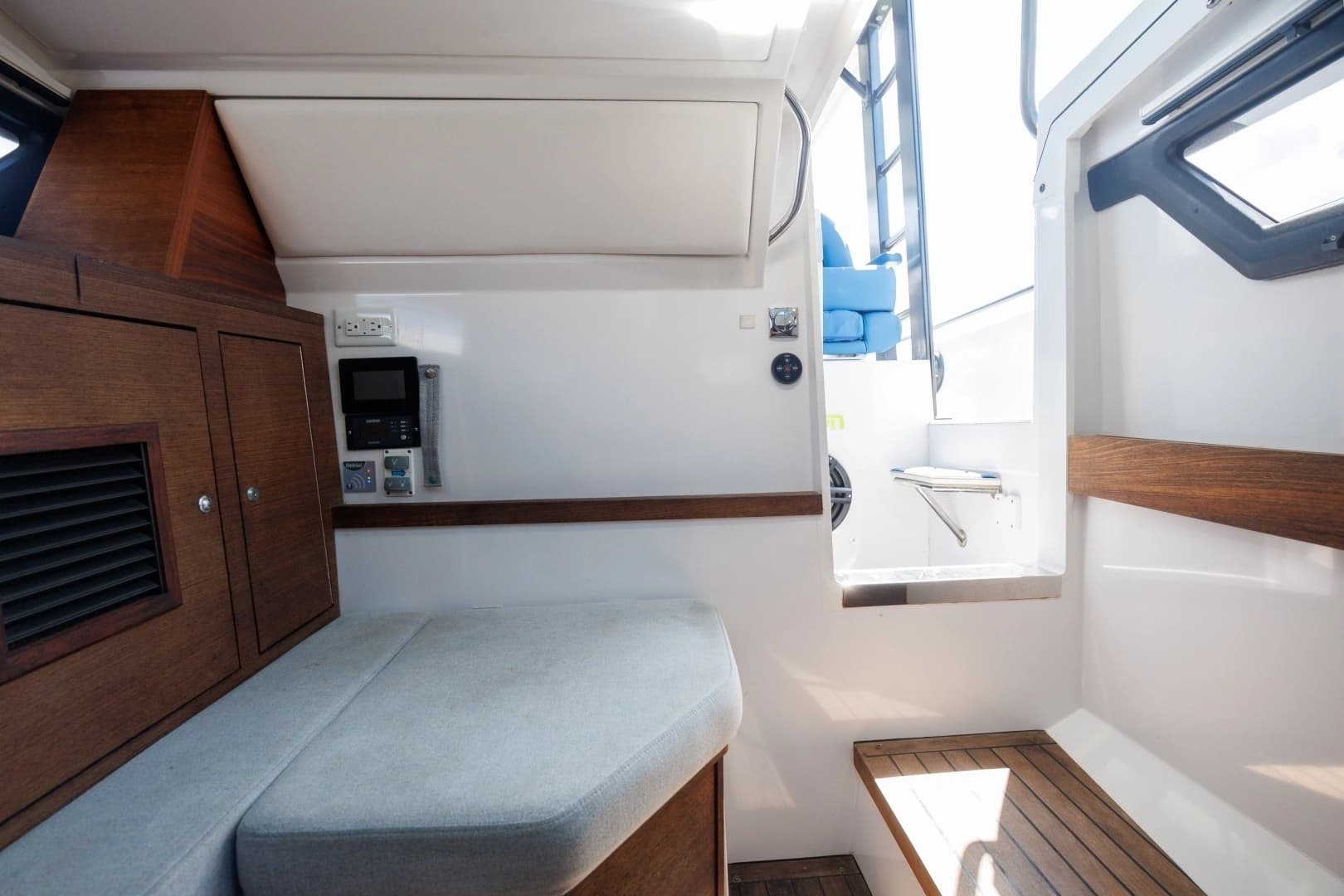 2019 Axopar 37 Sun Top - Image 13