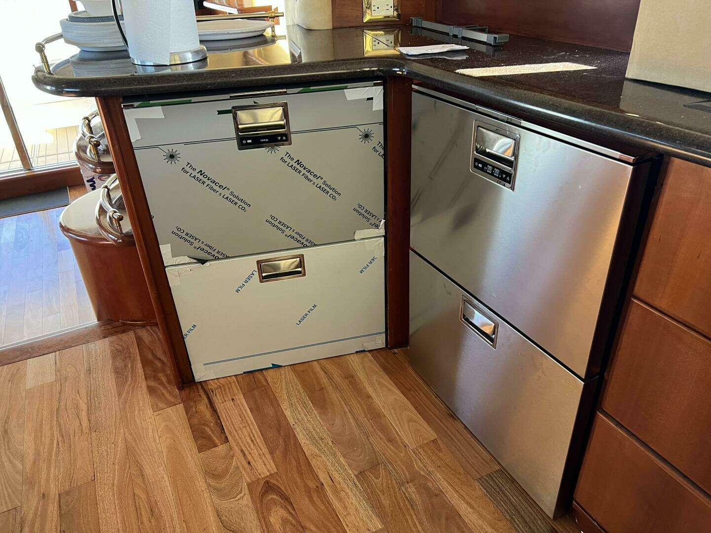 2008 Ovation 52 - Image 35