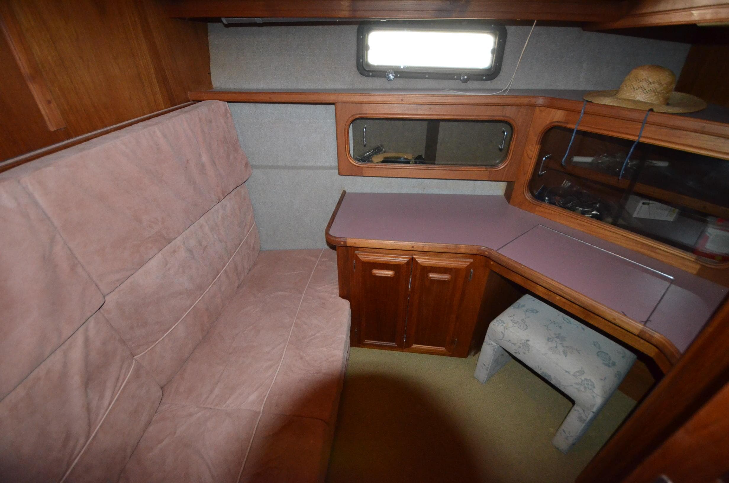 1986 Carver Cockpit 4227 MY interior with sofa, desk, and window.