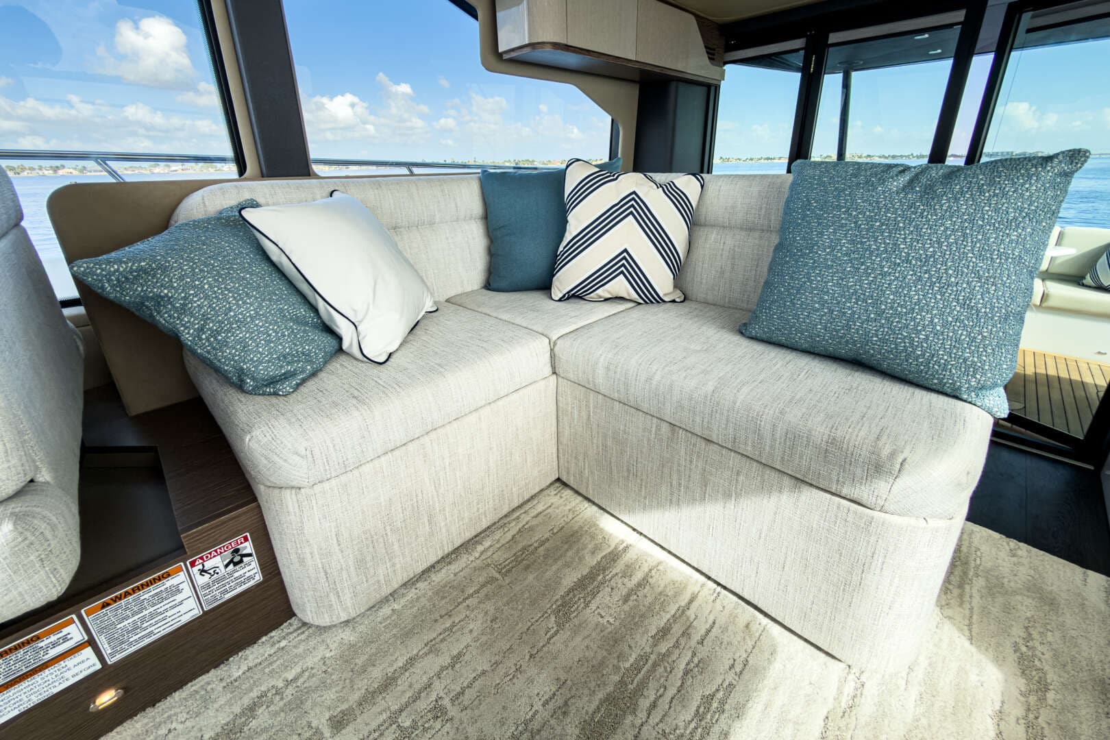 2026 Cruisers Yachts 50 FLY - Image 31