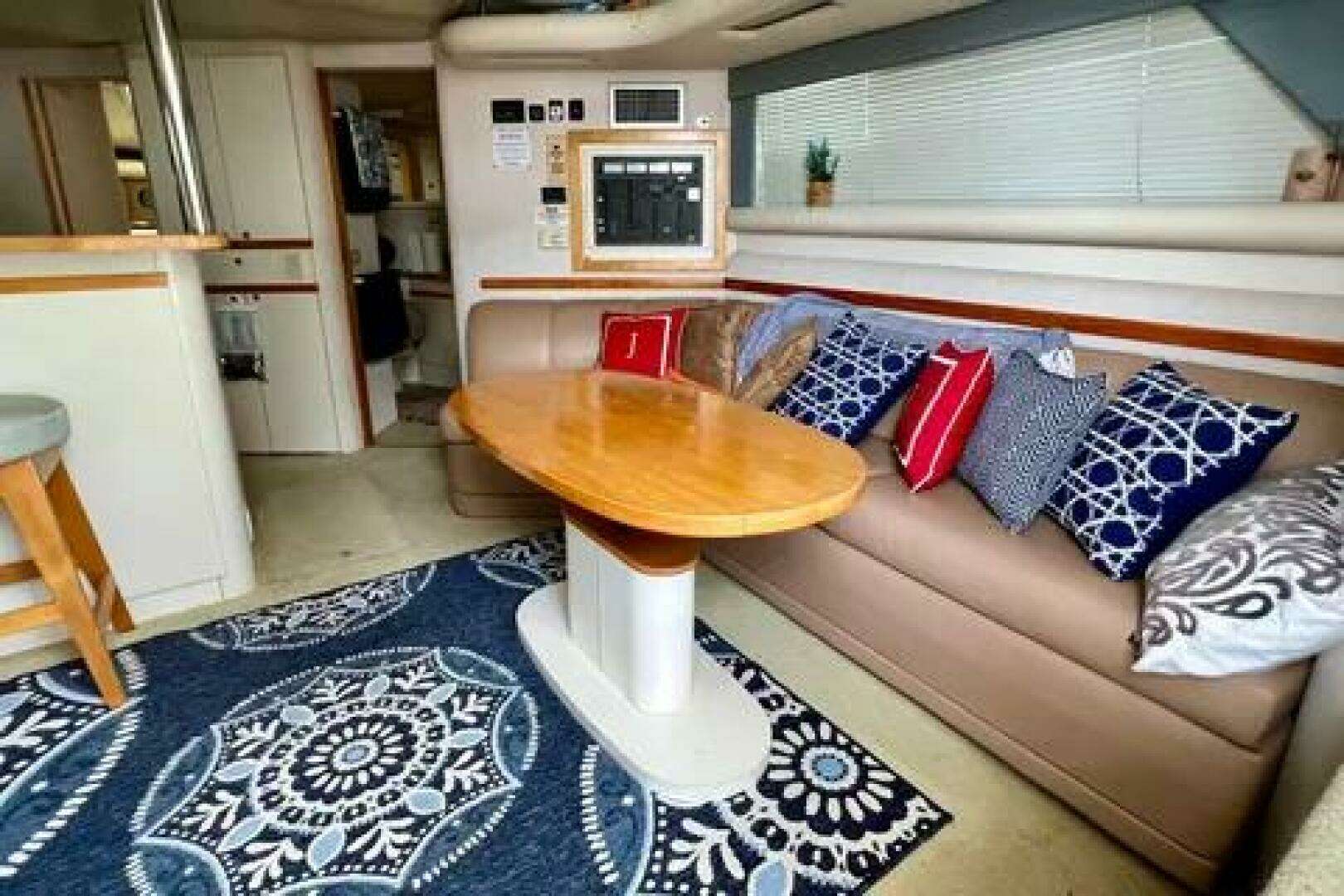 1996 Cruisers Yachts 4285 Express Bridge - Image 21