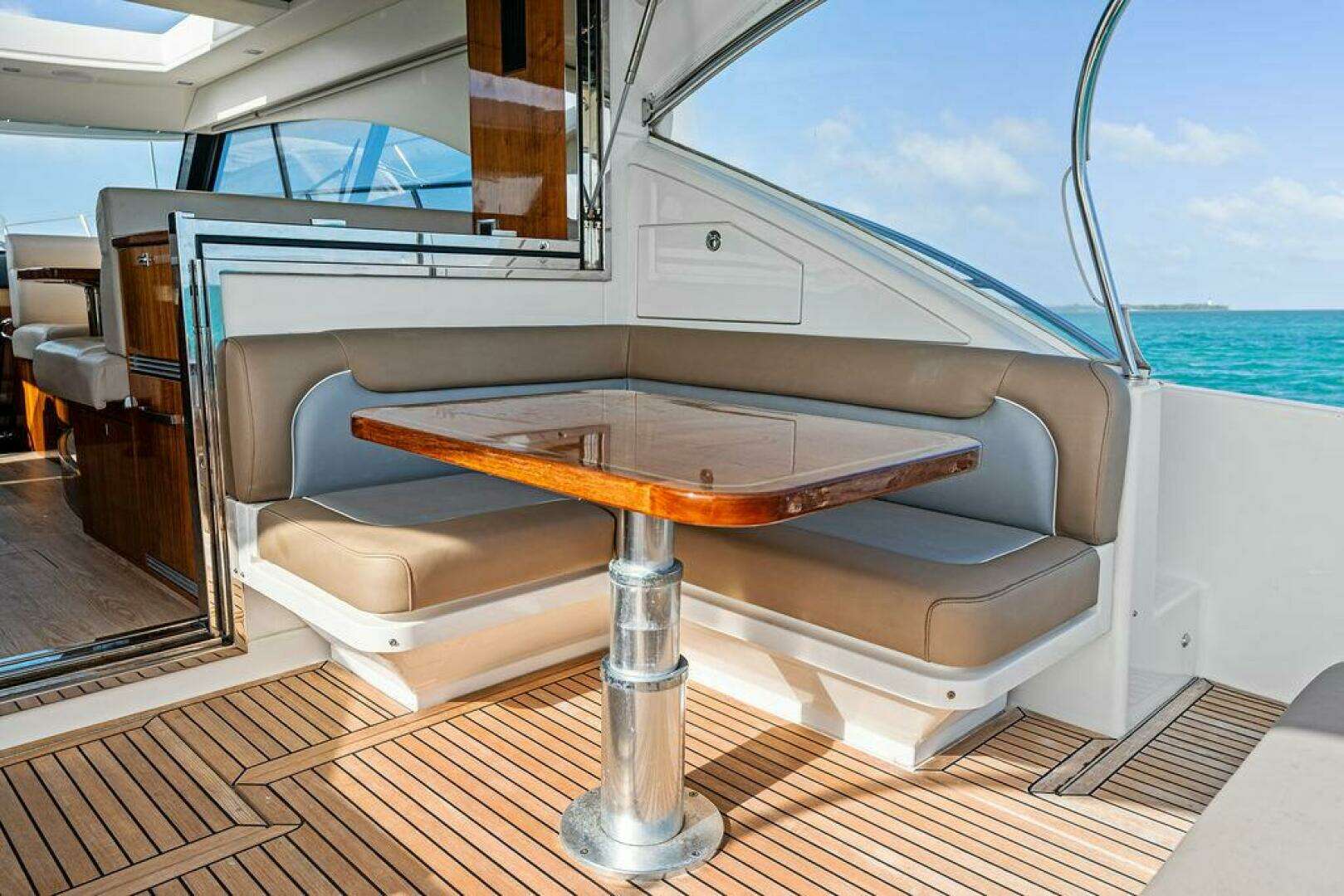 2018 Riviera 4800 Sport Yacht - Image 11