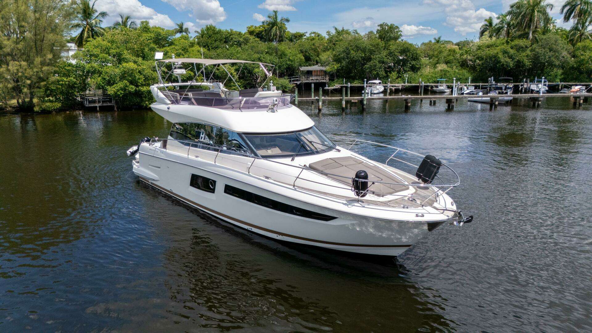 2018 Prestige 500 Flybridge - Image 2
