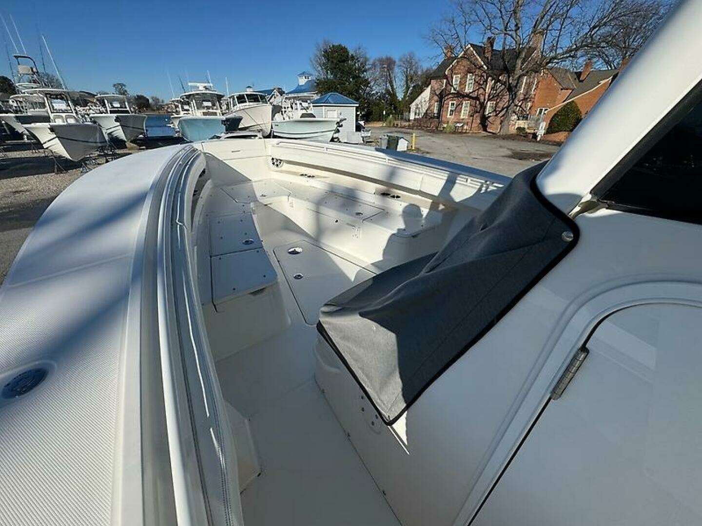 2022 Regulator 31 FS - Image 13
