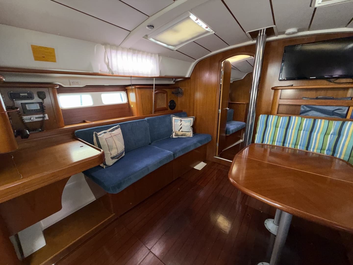 1998 Beneteau 411 - Image 13