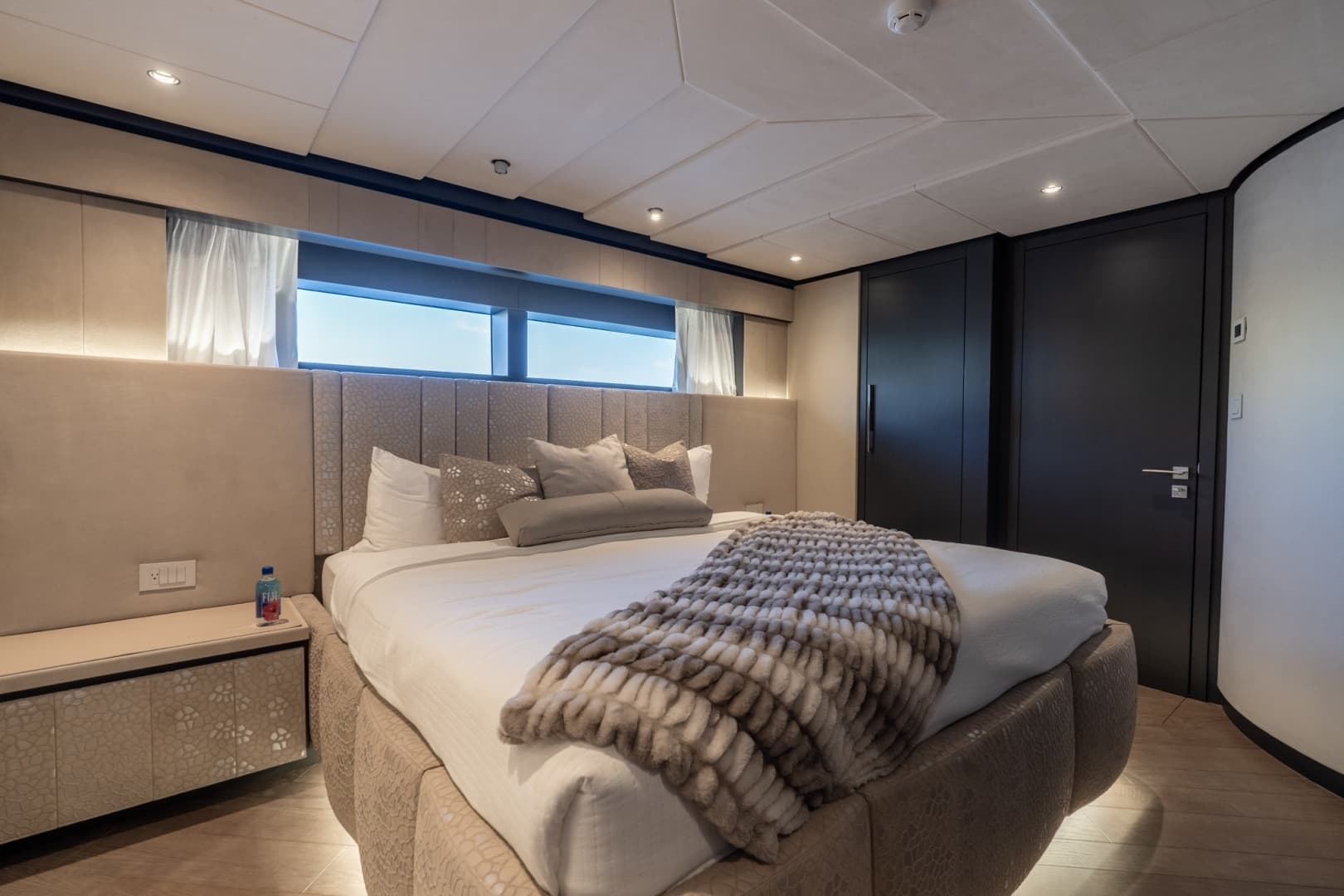 2026 Hargrave E Series Superyachts Division - Image 18