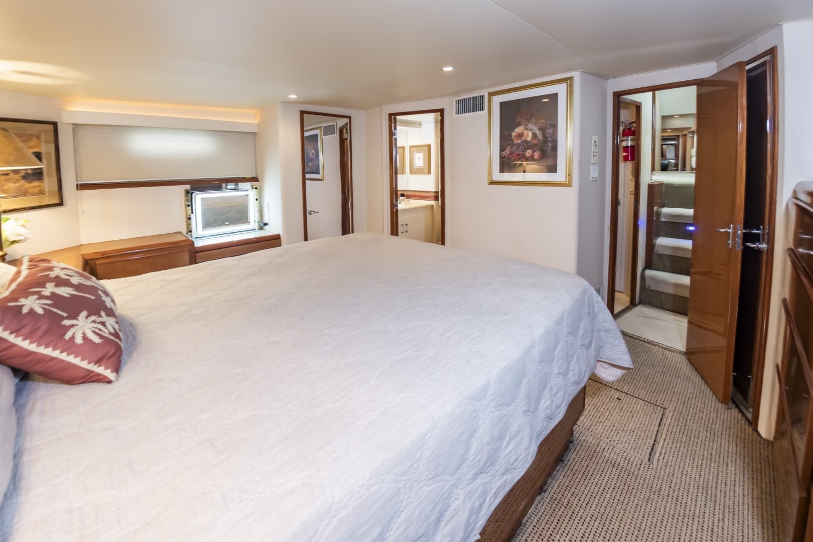 2000 Viking Cockpit Sport Yacht - Image 29