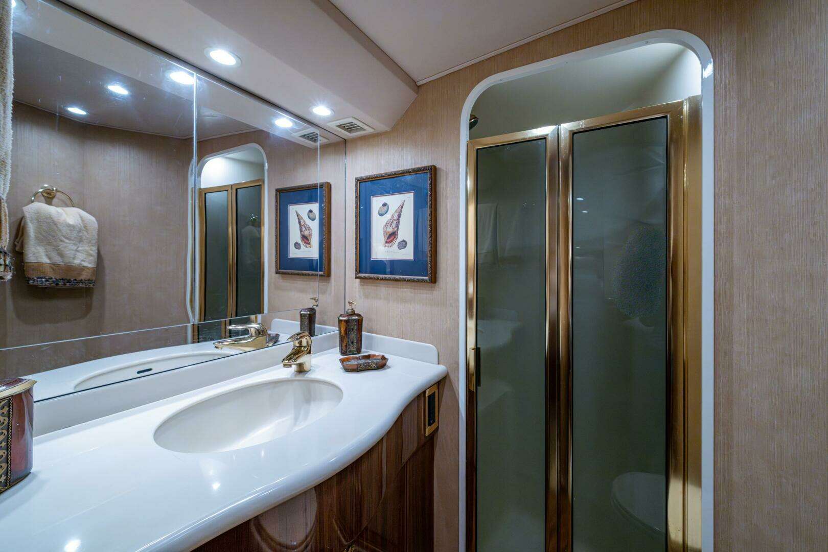2006 Viking 52 Convertible - Image 12