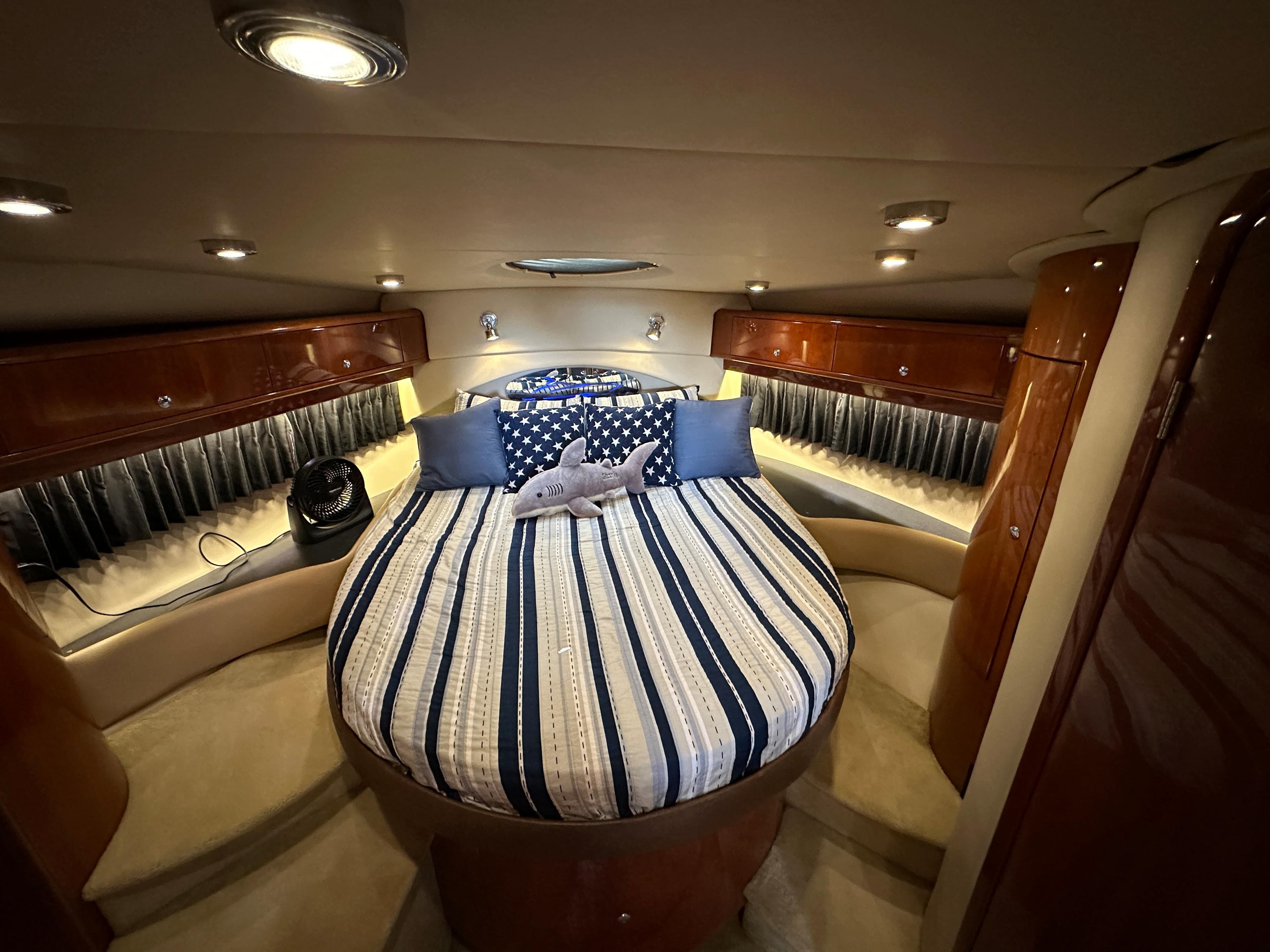 Luxurious cabin interior of a 2007 Regal 4460 Commodore yacht with a cozy bed.