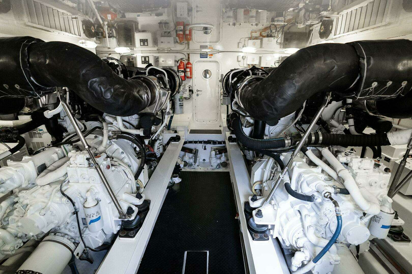 2014 Viking Viking 66 Convertible - Image 23