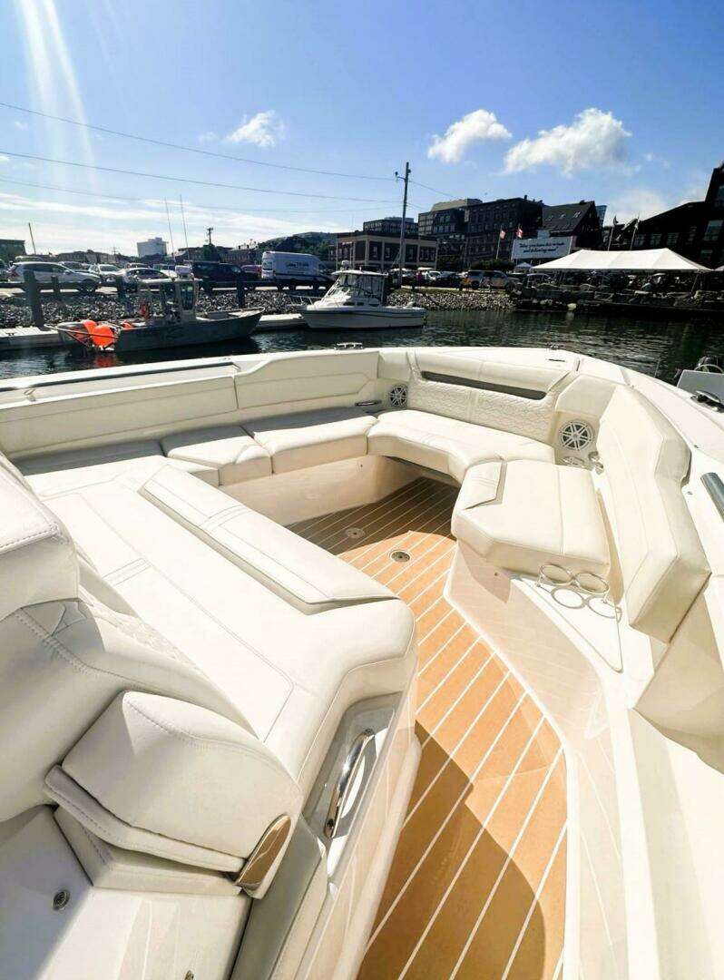 2024 Tiara Yachts 43 LS - Image 29