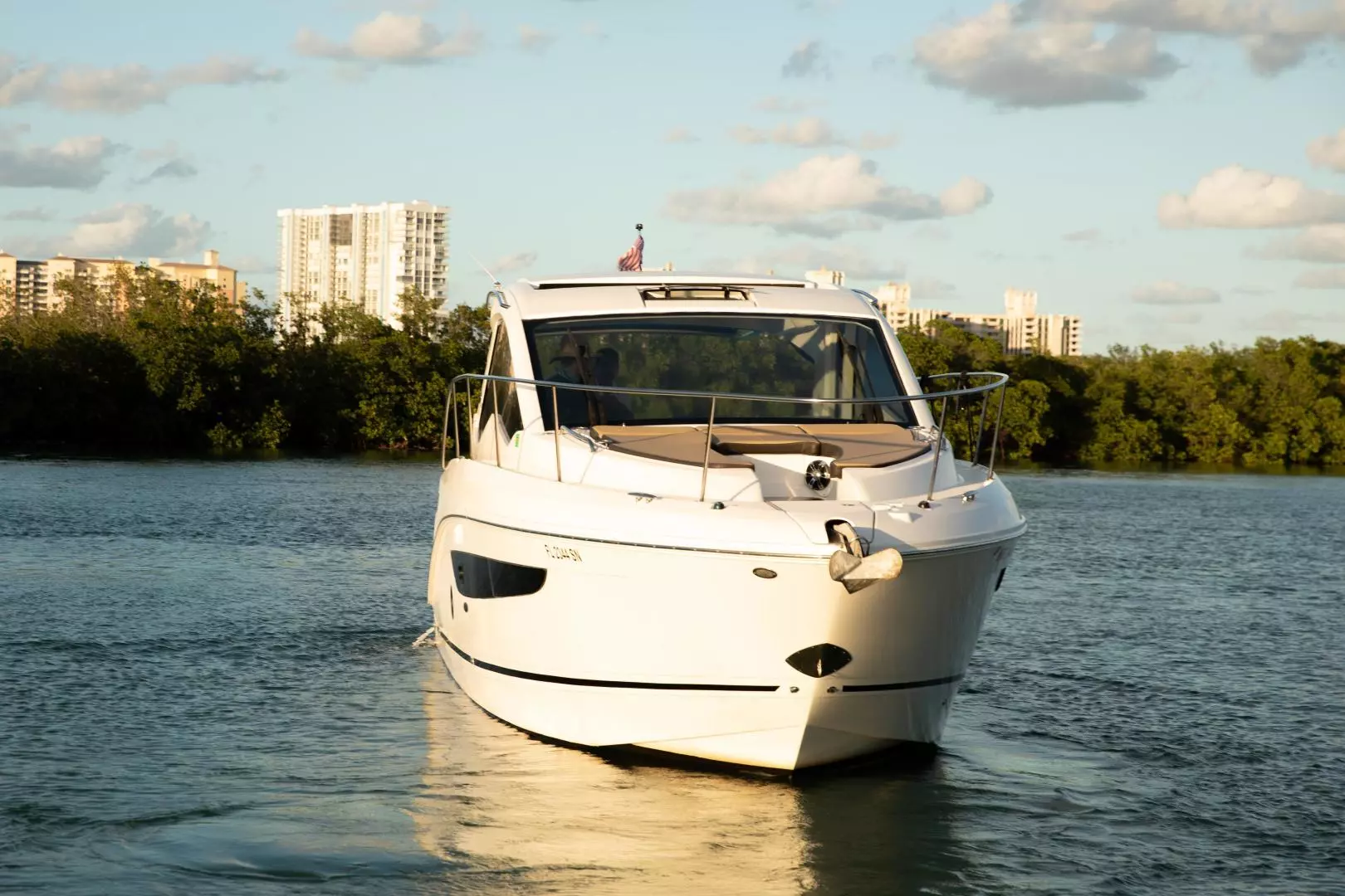 2019 Sea Ray Sundancer Coupe - Image 2