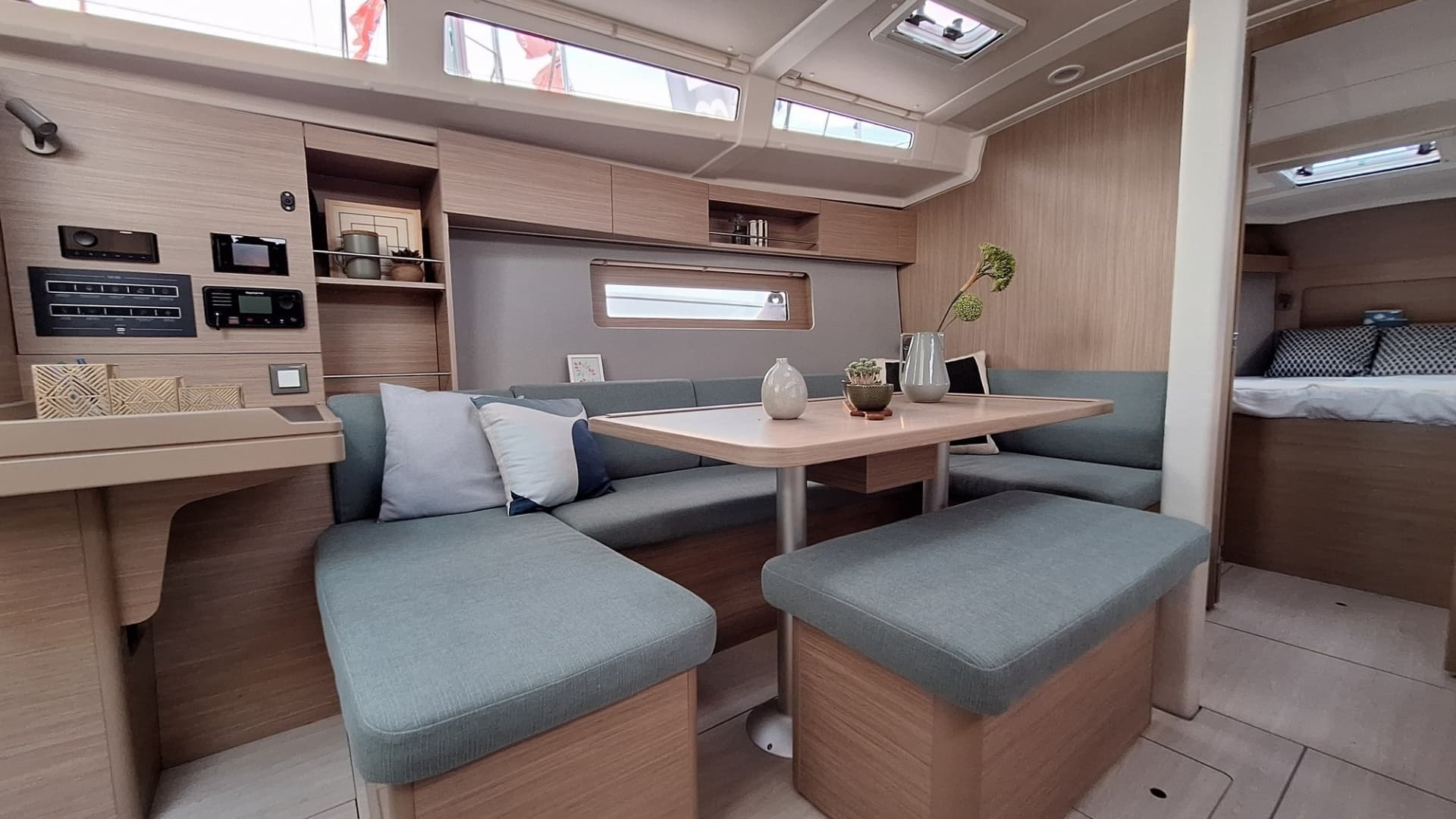 2026 Beneteau Oceanis 37.1 - Image 10