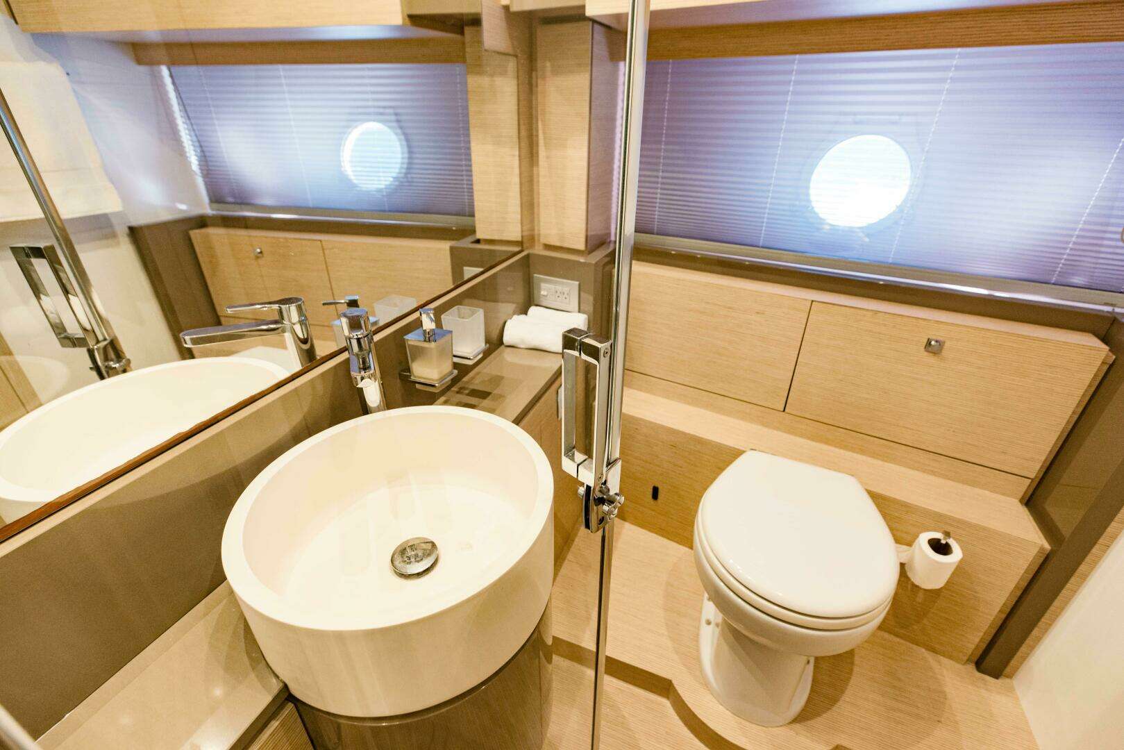 2017 Ferretti Yachts 750 - Image 93