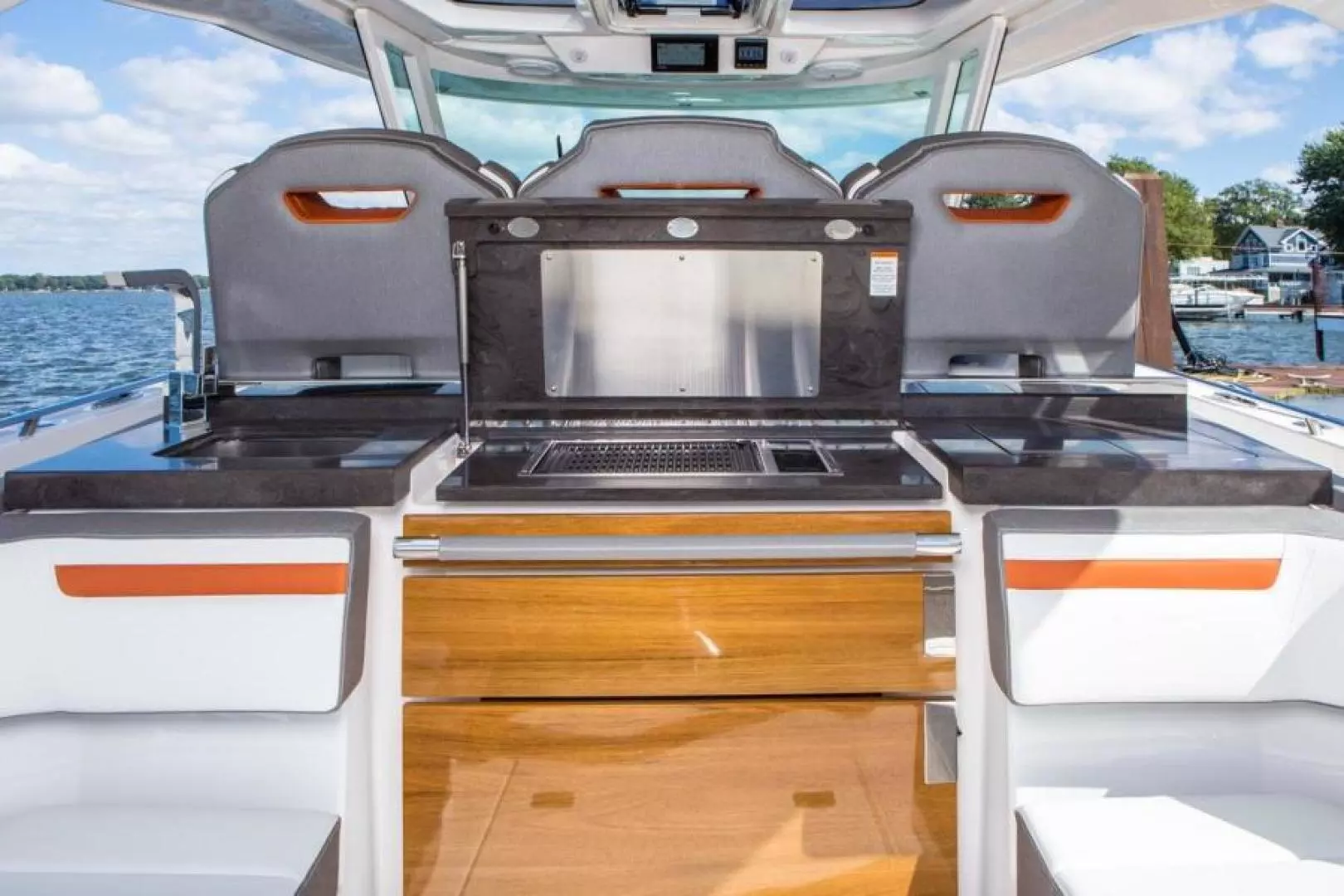2021 Tiara Sport 38LS - Image 11