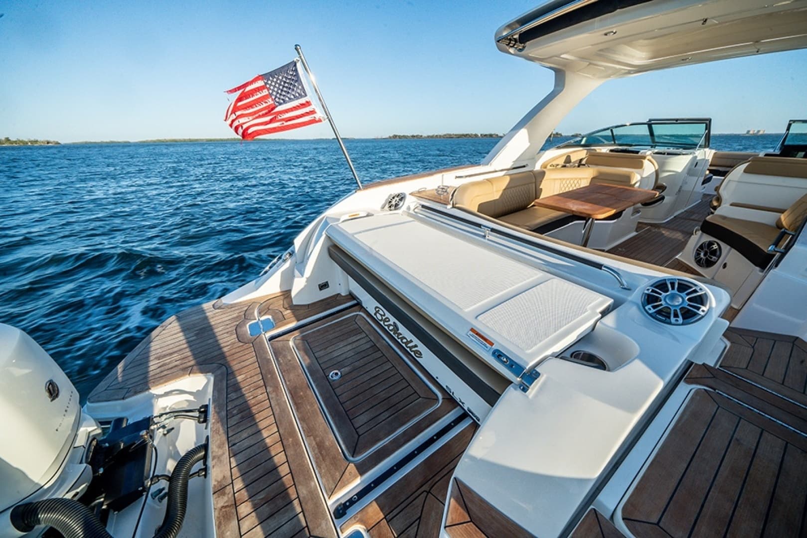 2023 Sea Ray SLX 350 Outboard - Image 14