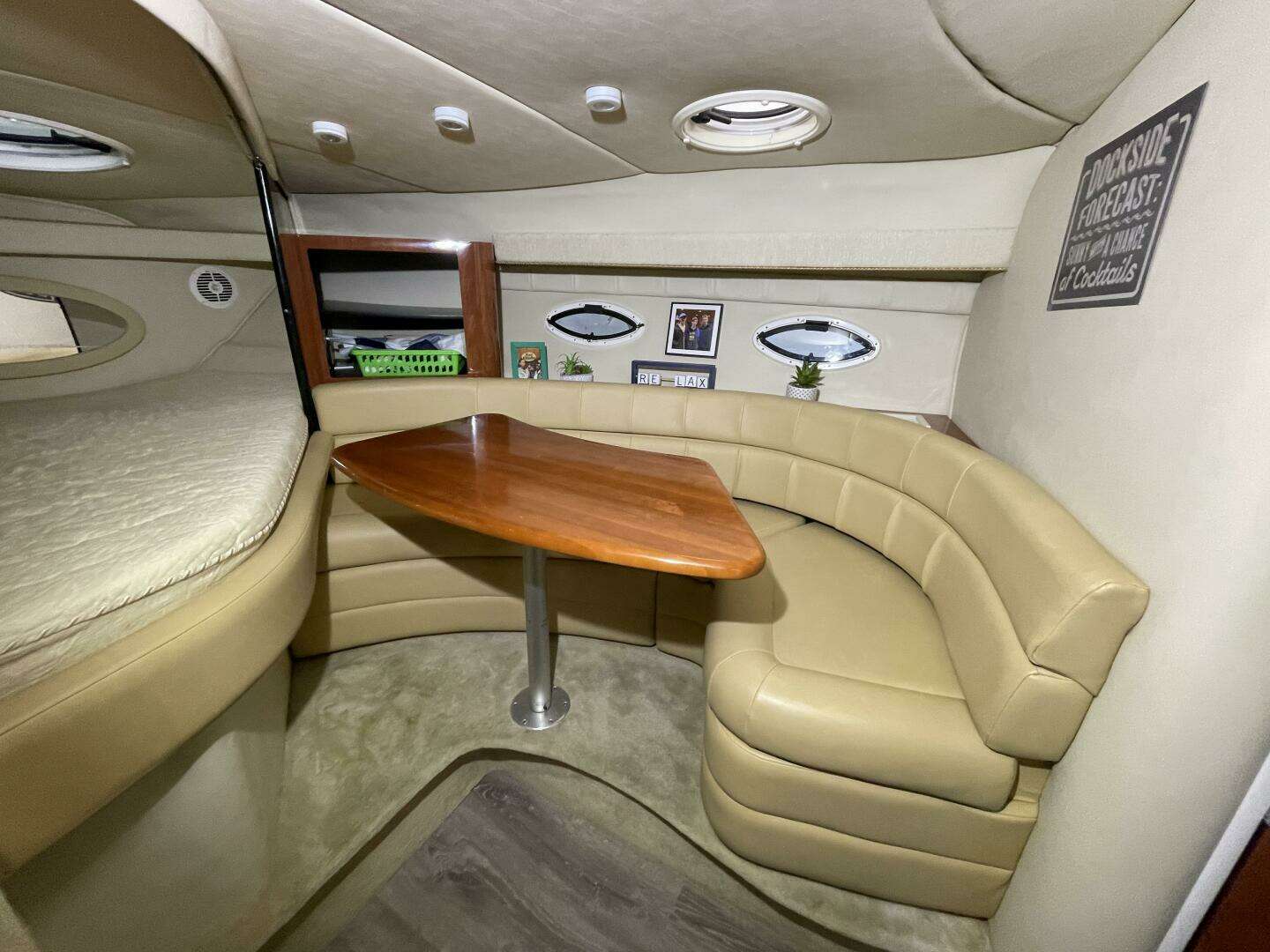 2005 Monterey 322 Cruiser - Image 30