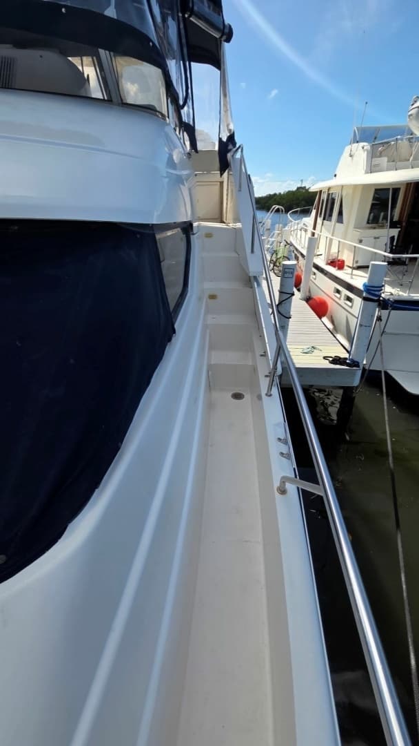 2001 Silverton 453 Motor Yacht - Image 11