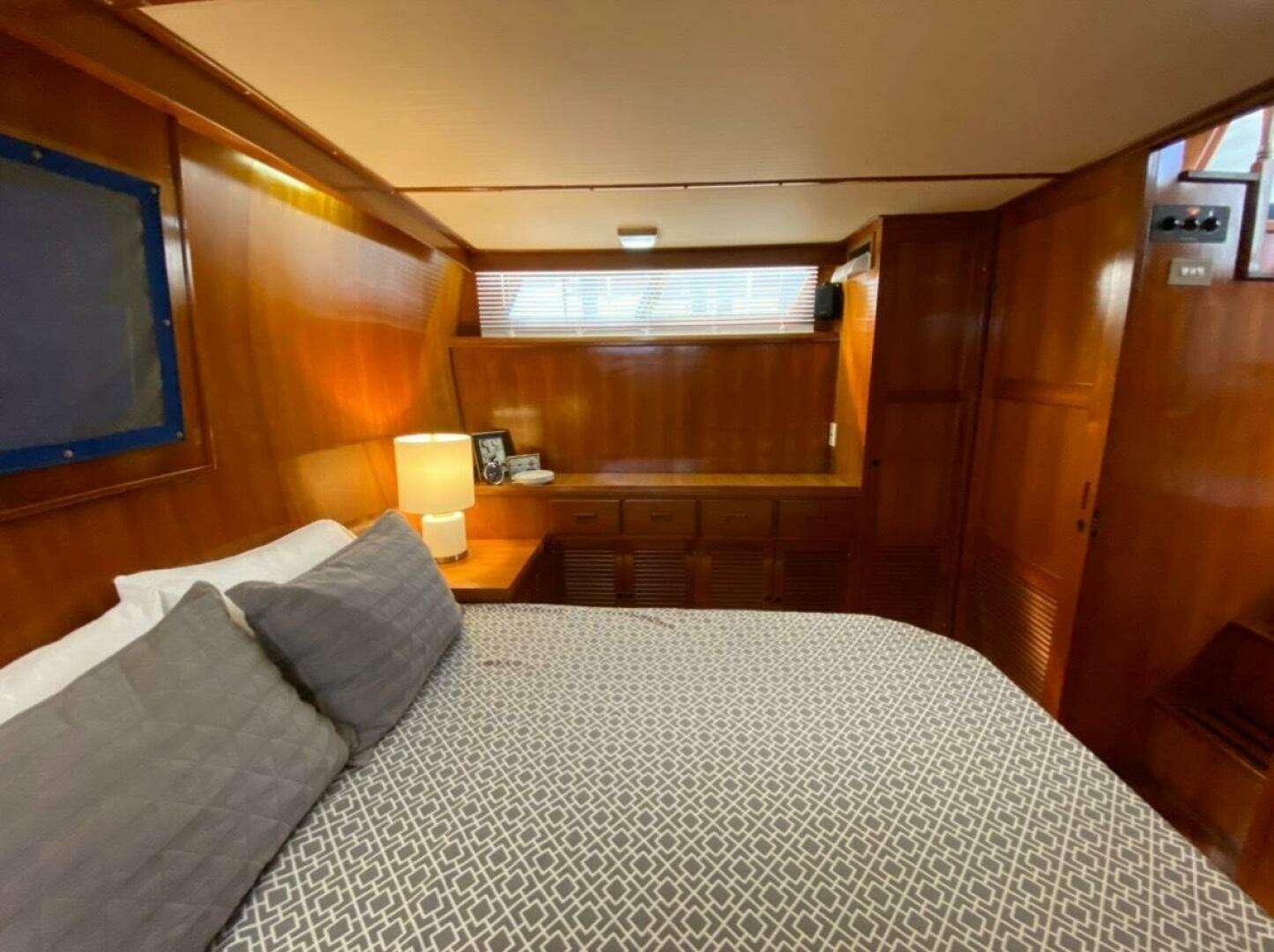 1986 Heritage East Sundeck 36 - Image 32
