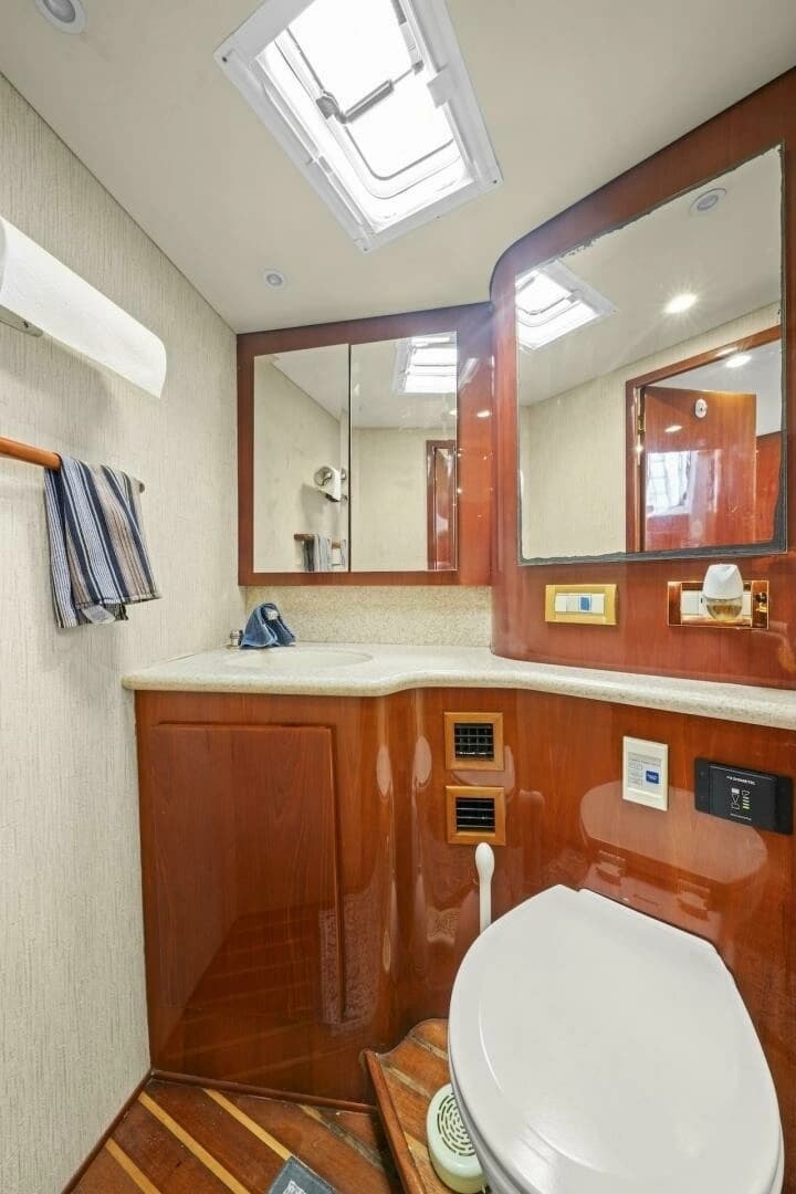 2006 Buddy Davis 48 Express - Image 40