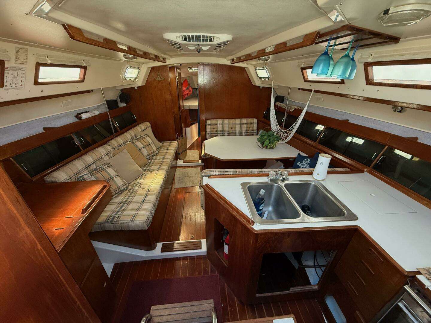 1986 Hunter — - Image 2