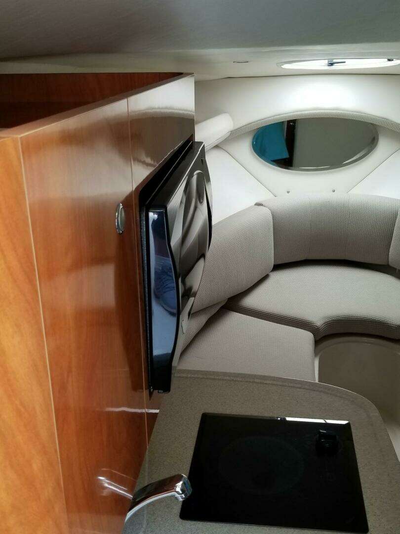 2004 Four Winns 248 Vista - Image 19
