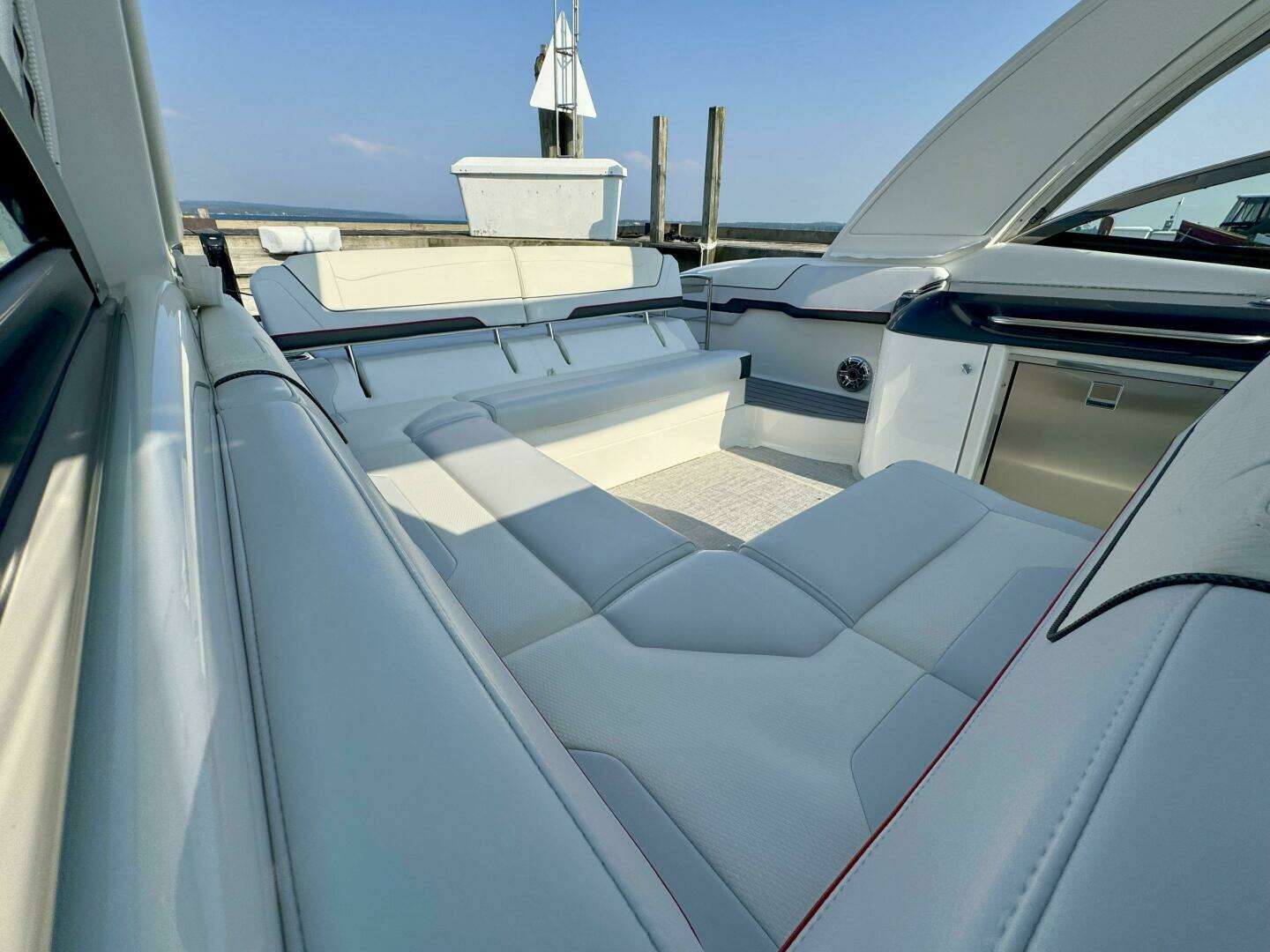 2024 Formula 350 Crossover Bowrider - Image 23