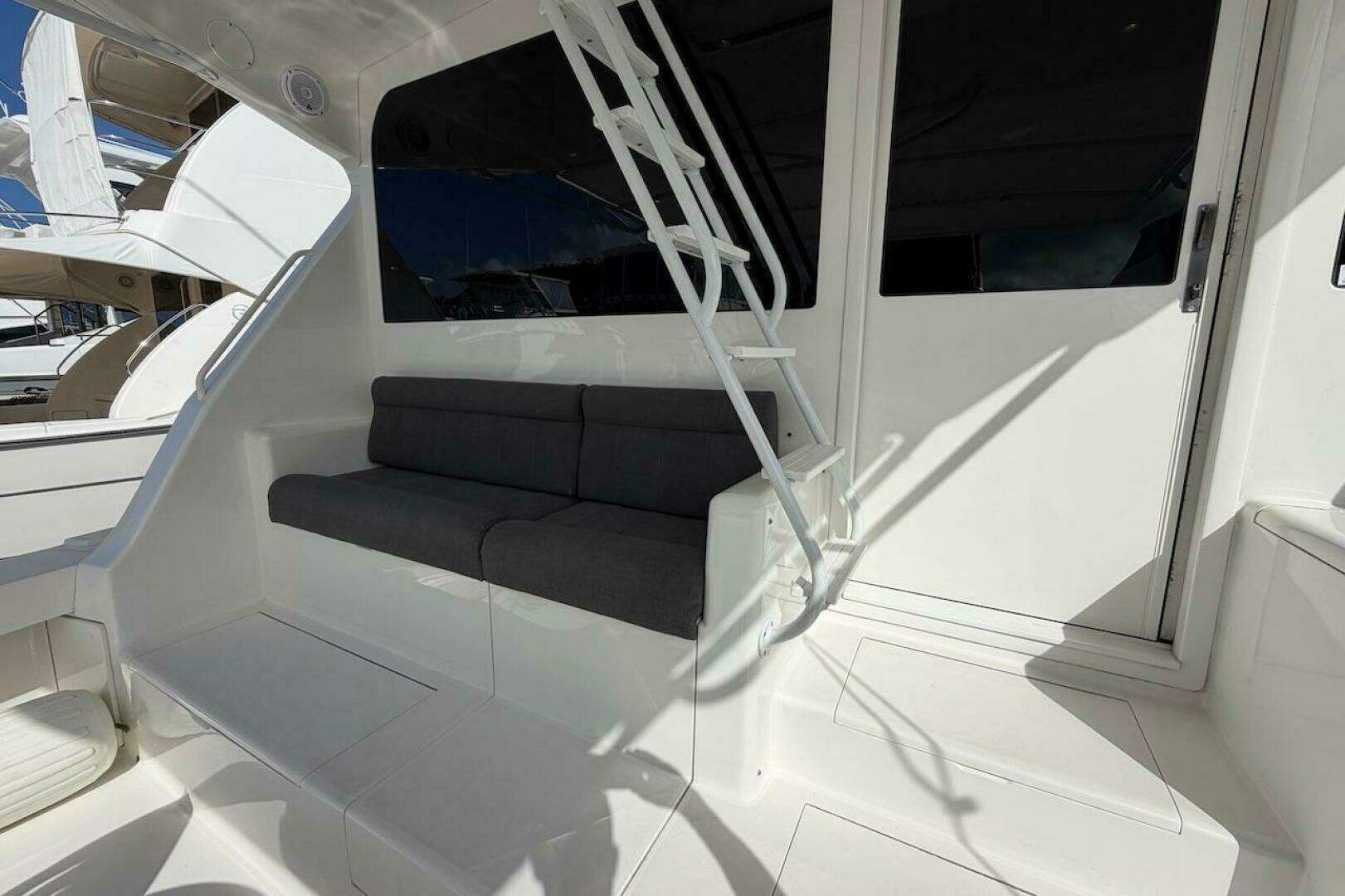 1999 Viking 58 Convertible - Image 6