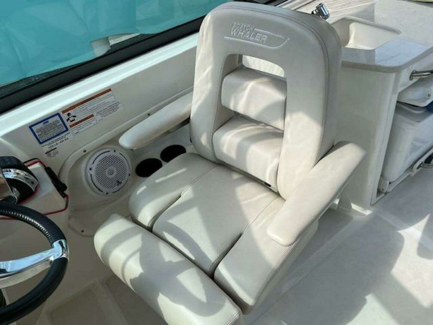 2018 Boston Whaler 270 Vantage - Image 27