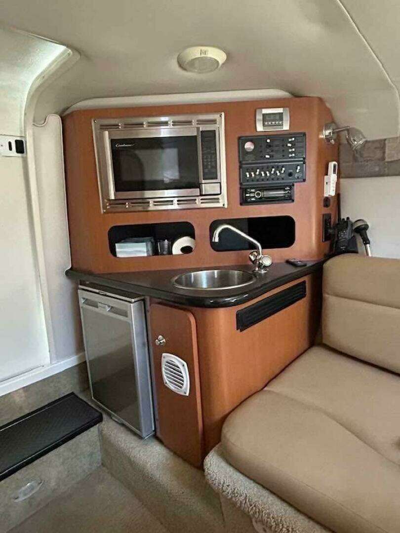 2011 Crownline — - Image 15