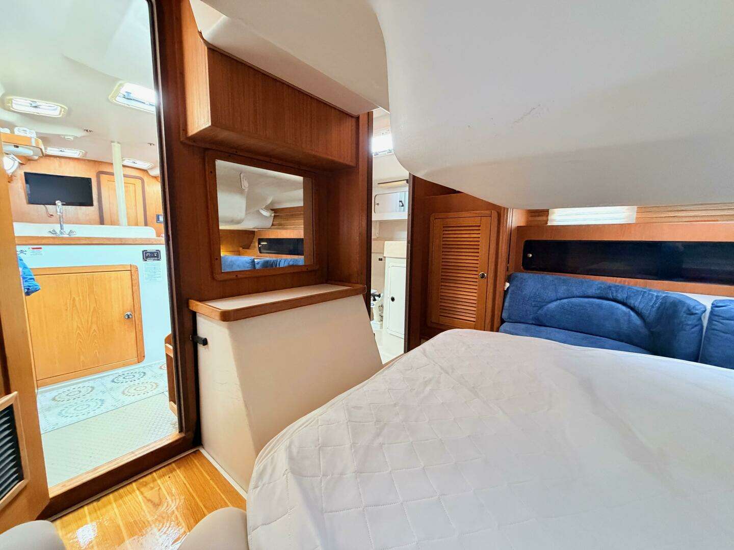 2001 Catalina 380 - Image 27