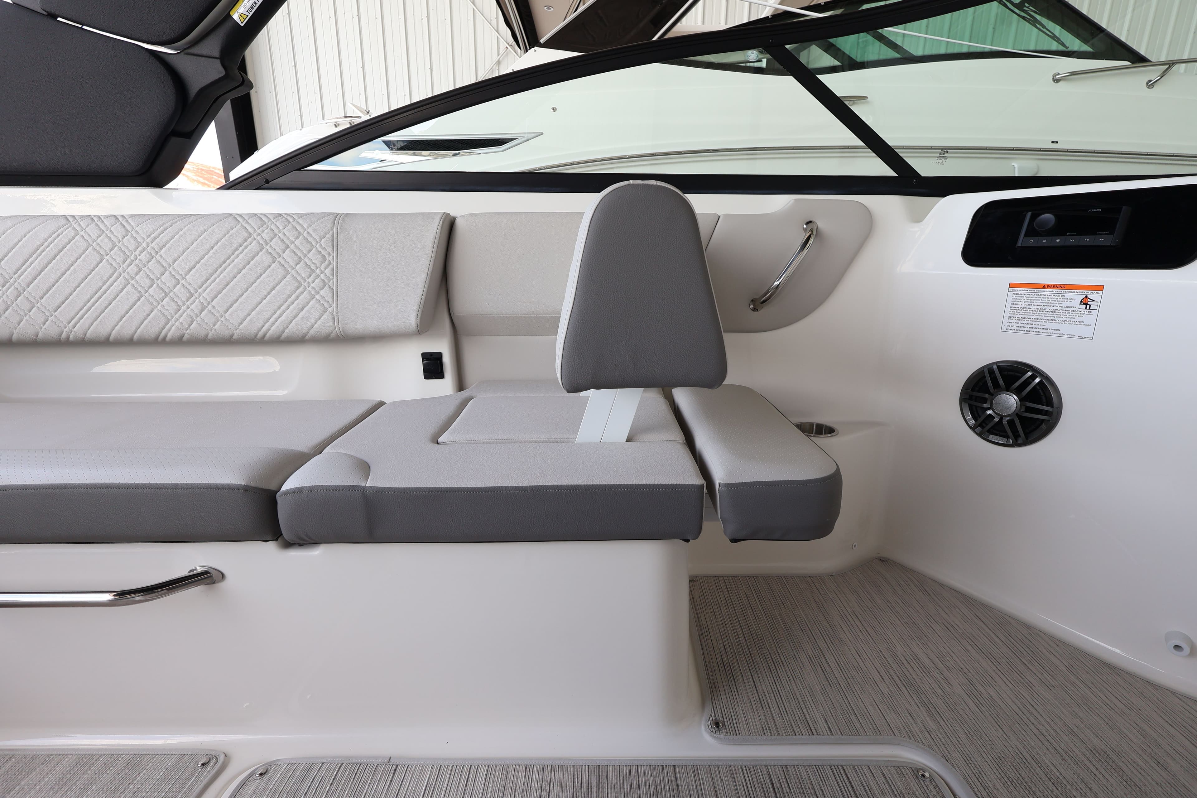 2026 Sea Ray SDX 250 Outboard - 18