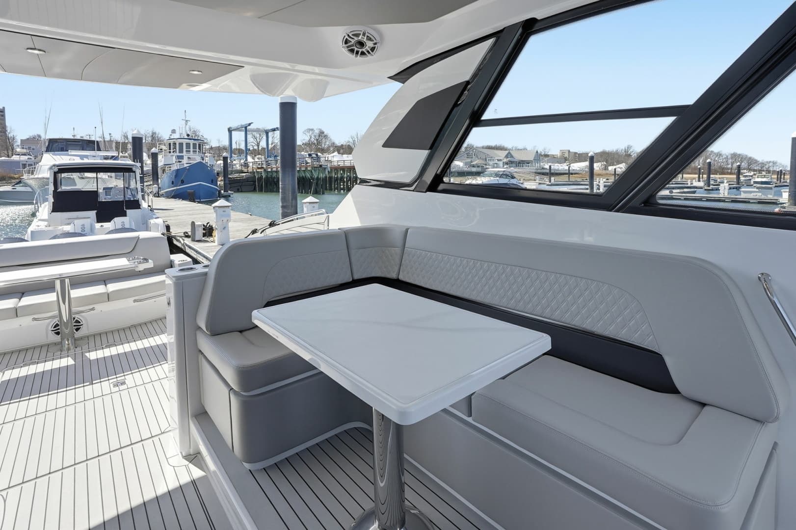 2026 Cruisers Yachts 50GLS OB - Image 22