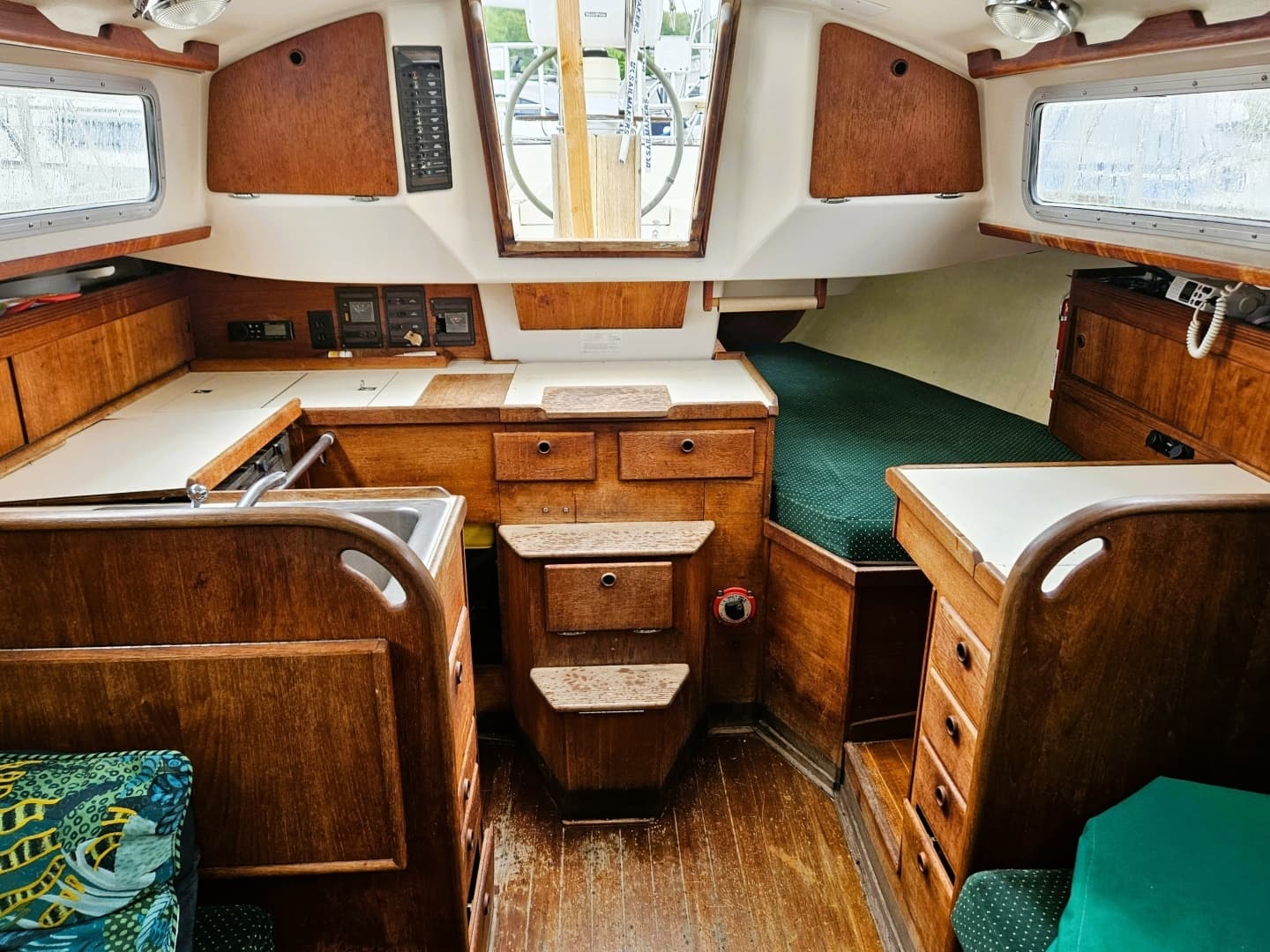 1985 Sabre 34 - Image 19