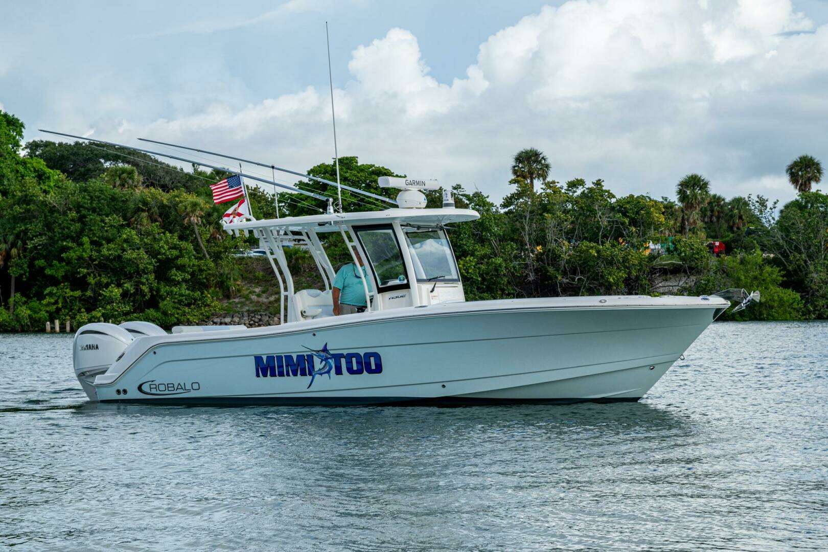 2023 Robalo R302 - Image 2