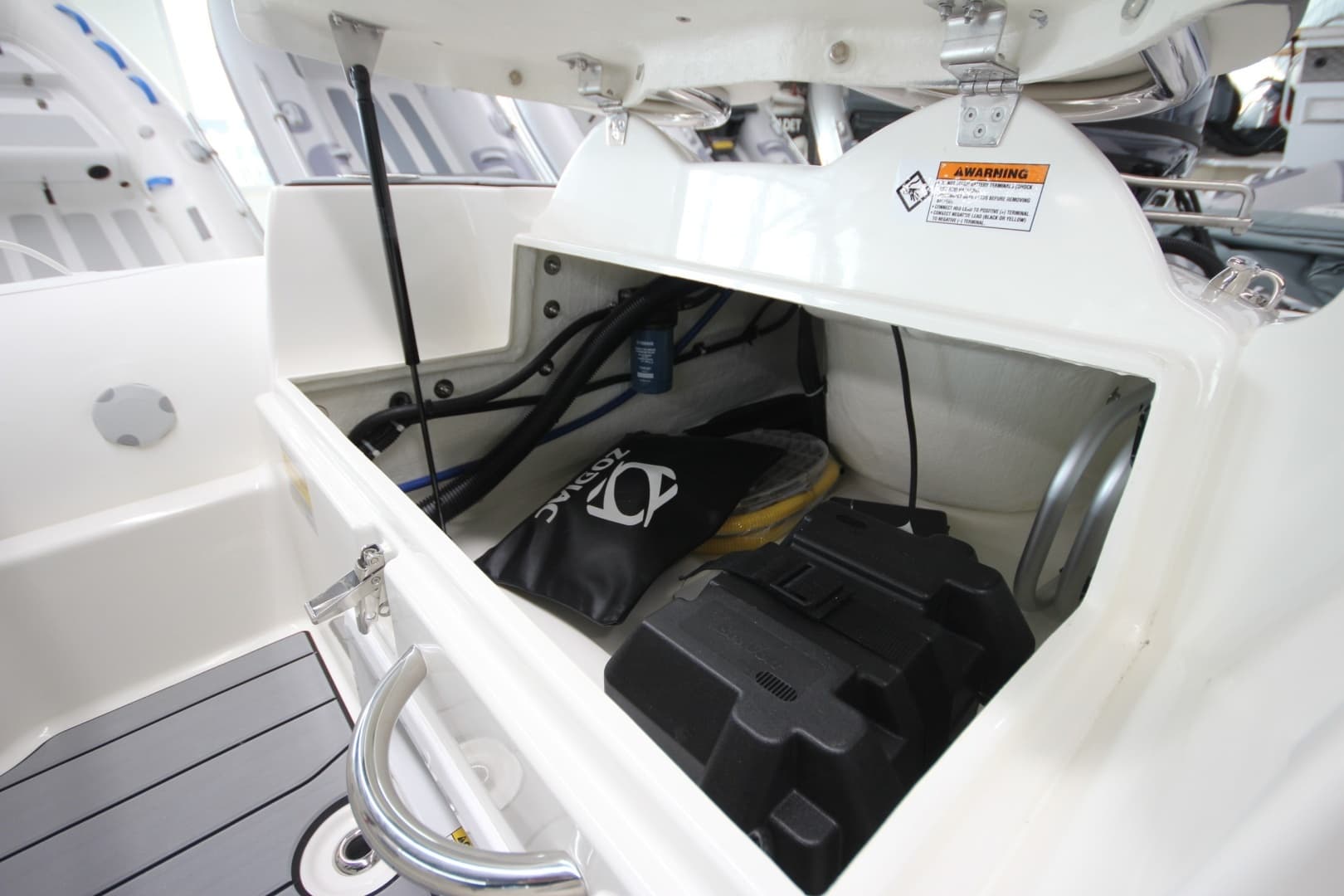 2026 Zodiac Yachtline 400 DL NEO - Image 7