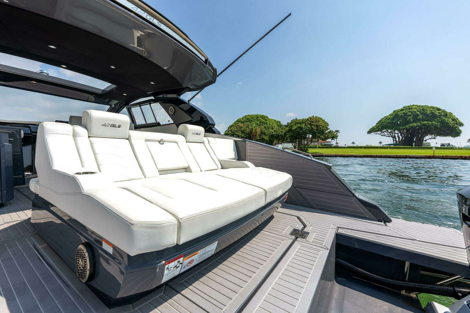 2023 Cruisers Yachts 42 GLS OB - Image 49