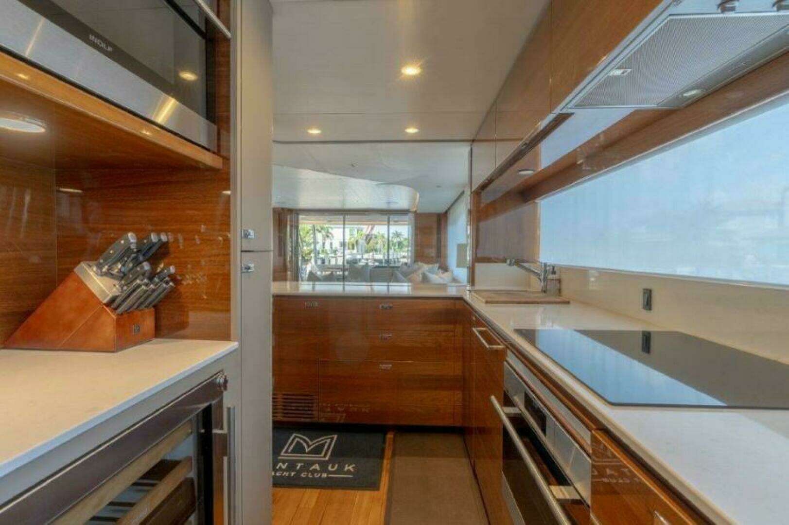 2019 Princess 85 Motor Yacht - Image 6