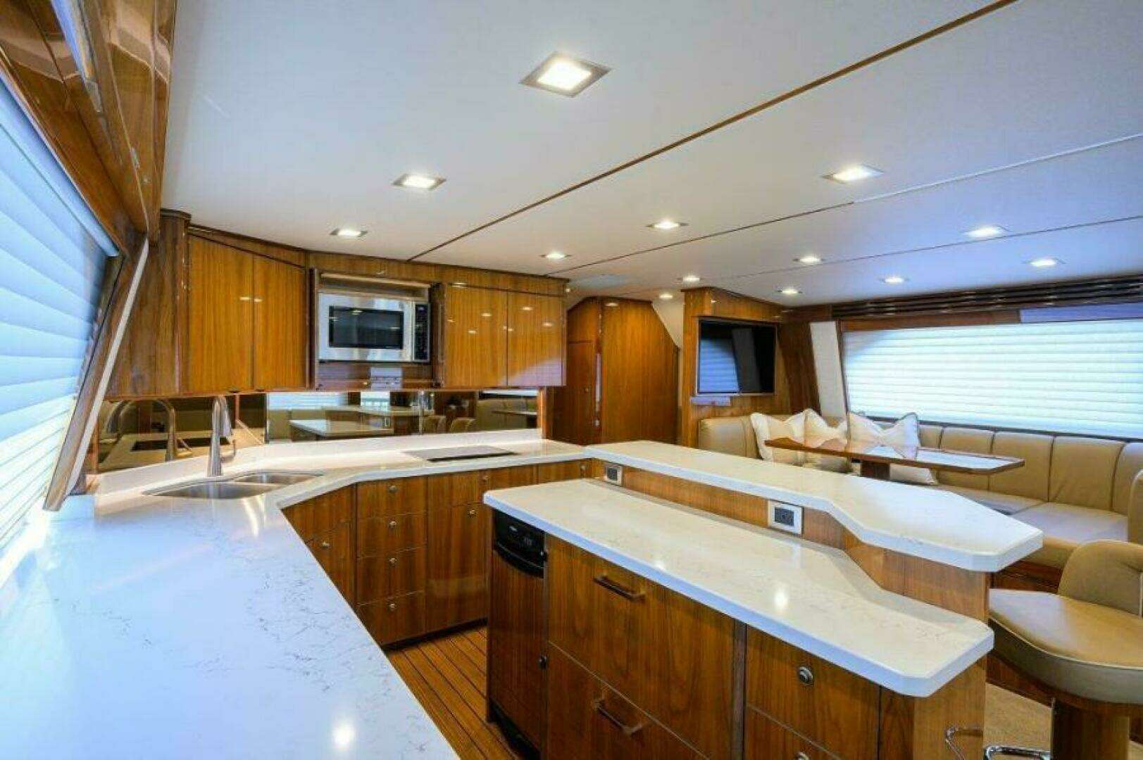 2020 Viking 72 Convertible - Image 11