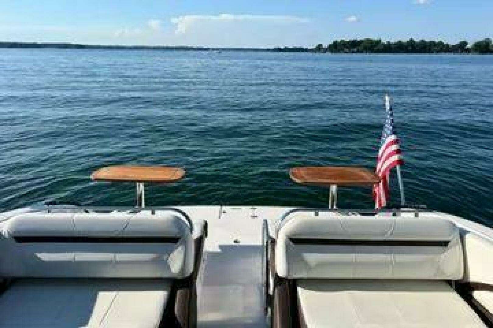 2016 Regal 3200 Bowrider - Image 7
